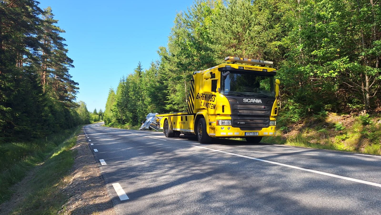 Tungflak utemed vägen